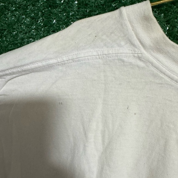 Hard Rock Cafe Classic Logo Tee - Cream and Red - Picture 5 of 9